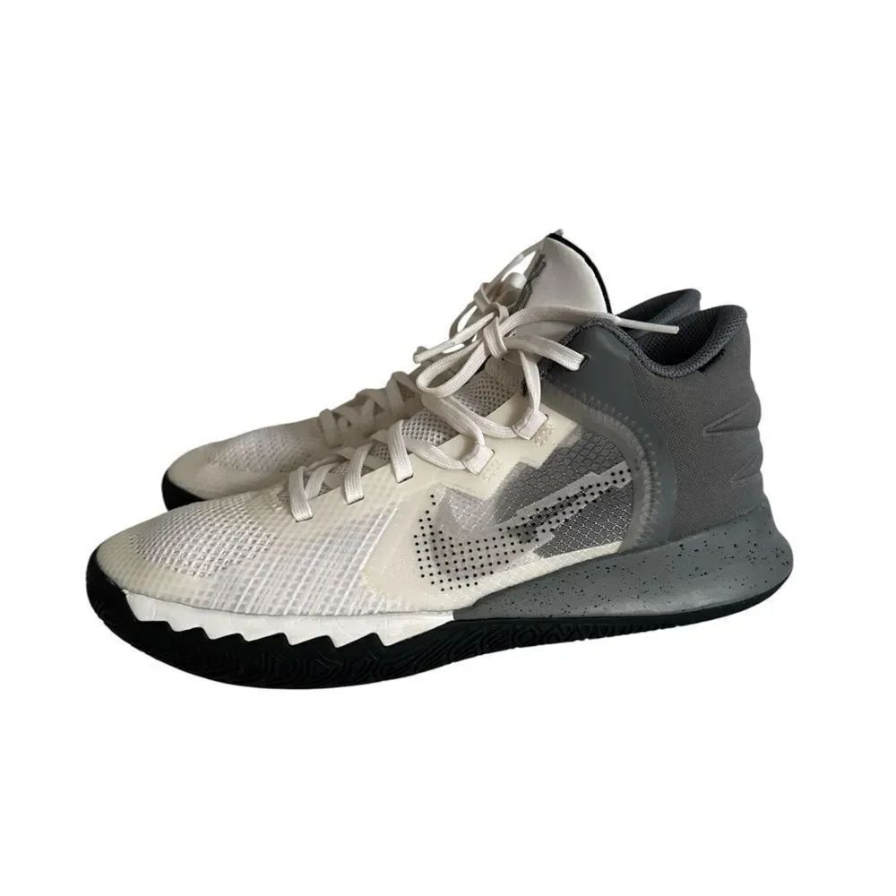 Nike Boys Kyrie Flytrap 5
DD0340-112 White Basketball EUC